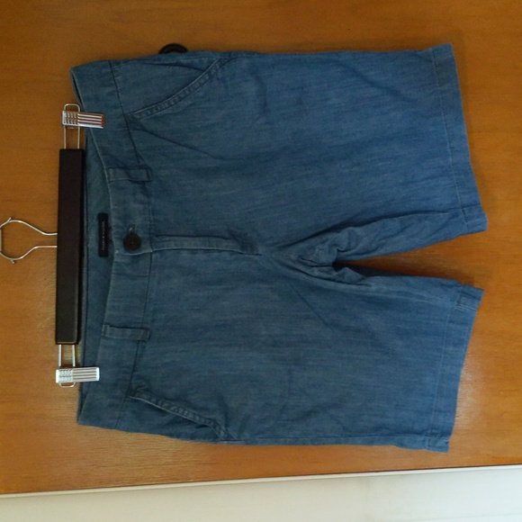 Tommy Hilfiger women's size 8 Bermuda/long shorts - Picture 1 of 3